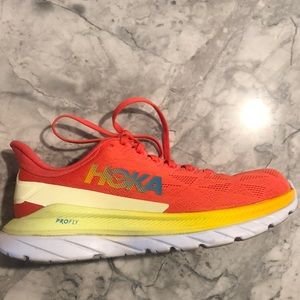 Hoka One Mach 4 women’s size 7B